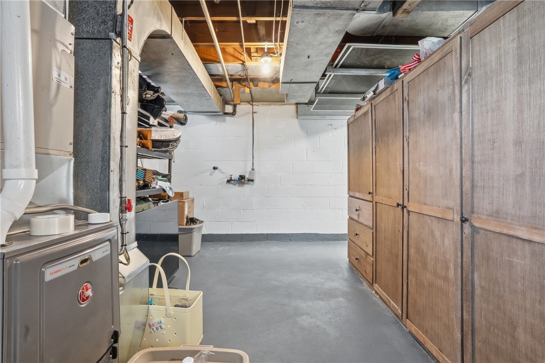 11 E Willock Rd