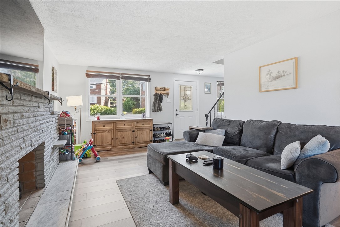 11 E Willock Rd