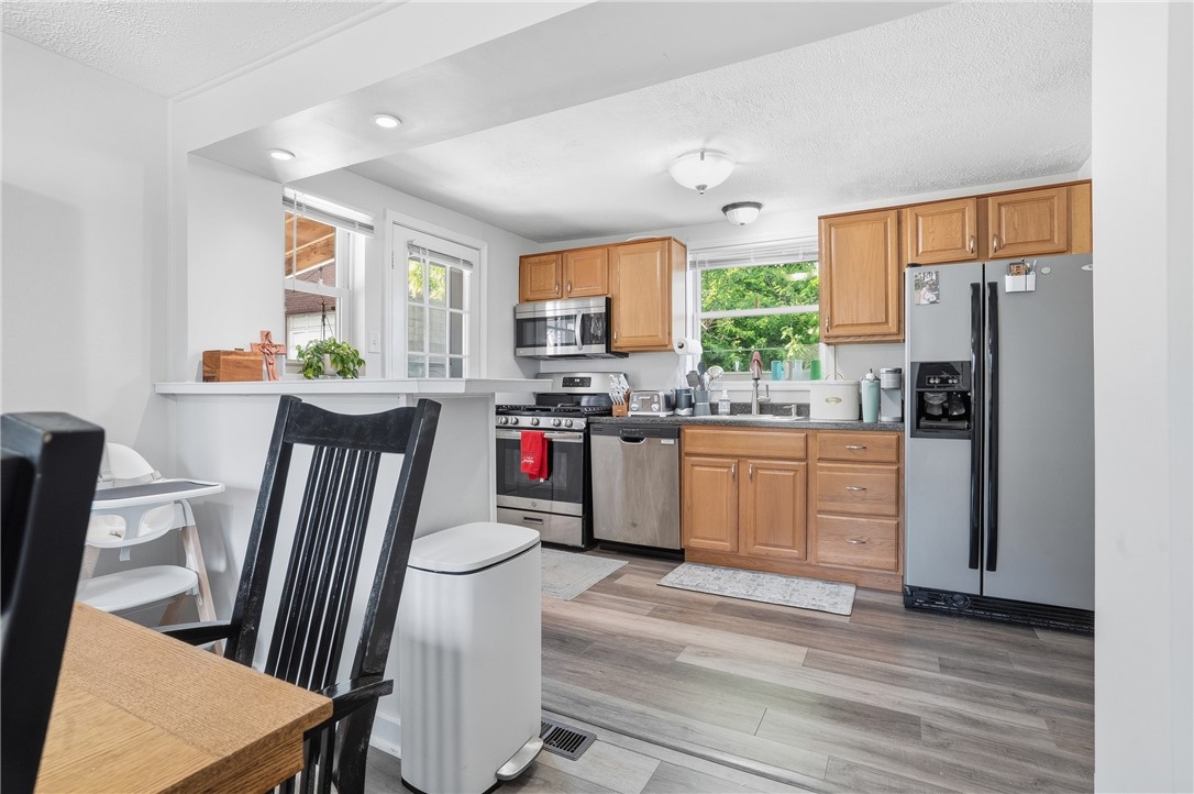 11 E Willock Rd