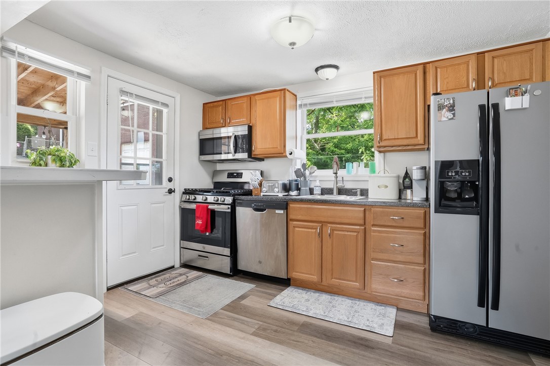 11 E Willock Rd