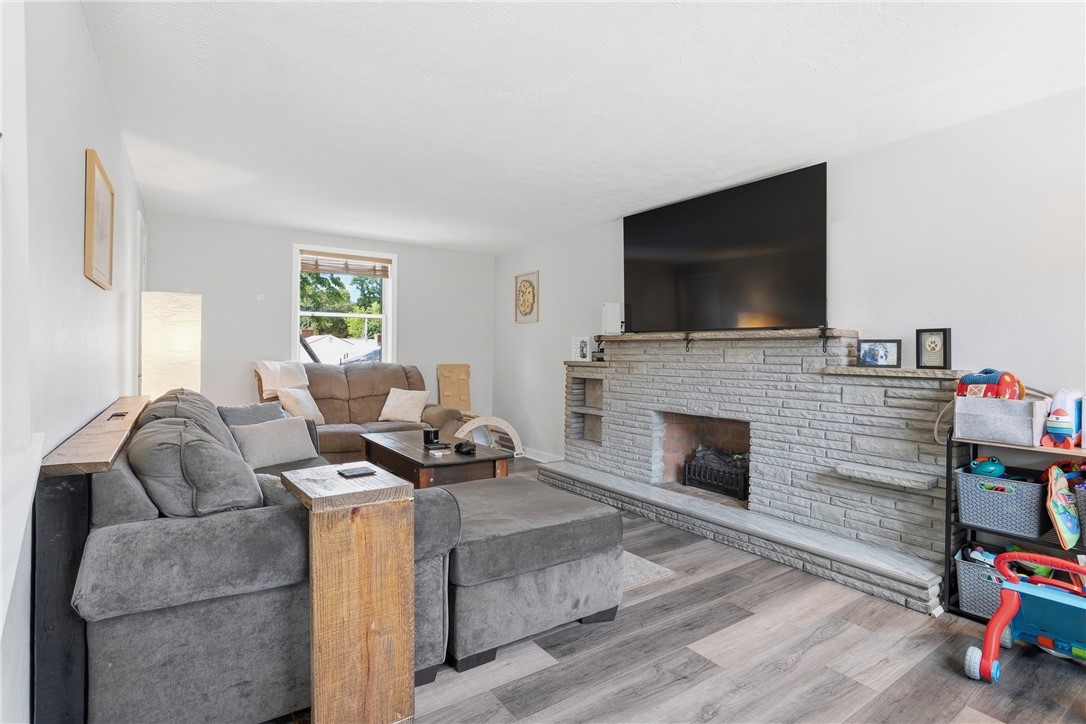 11 E Willock Rd