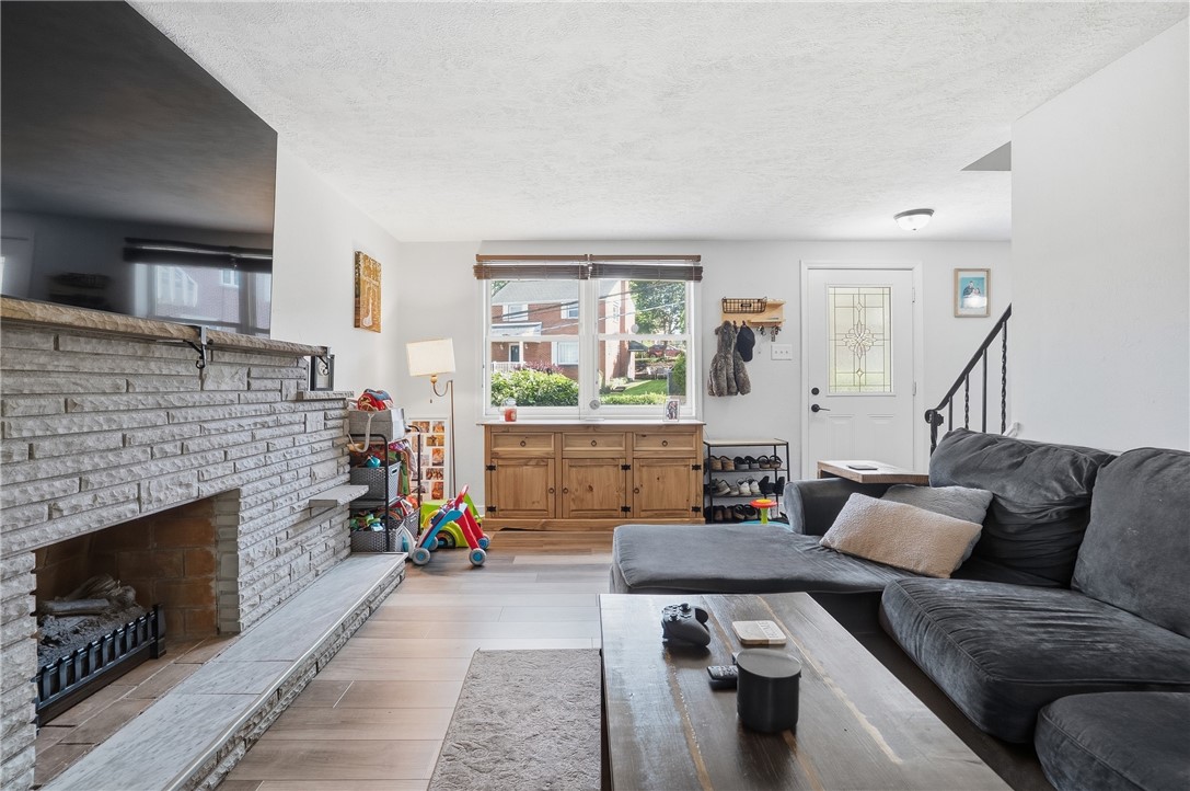 11 E Willock Rd