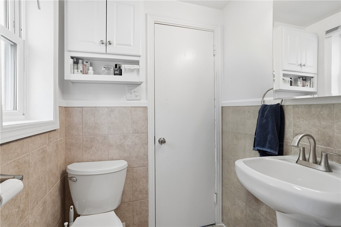 11 E Willock Rd