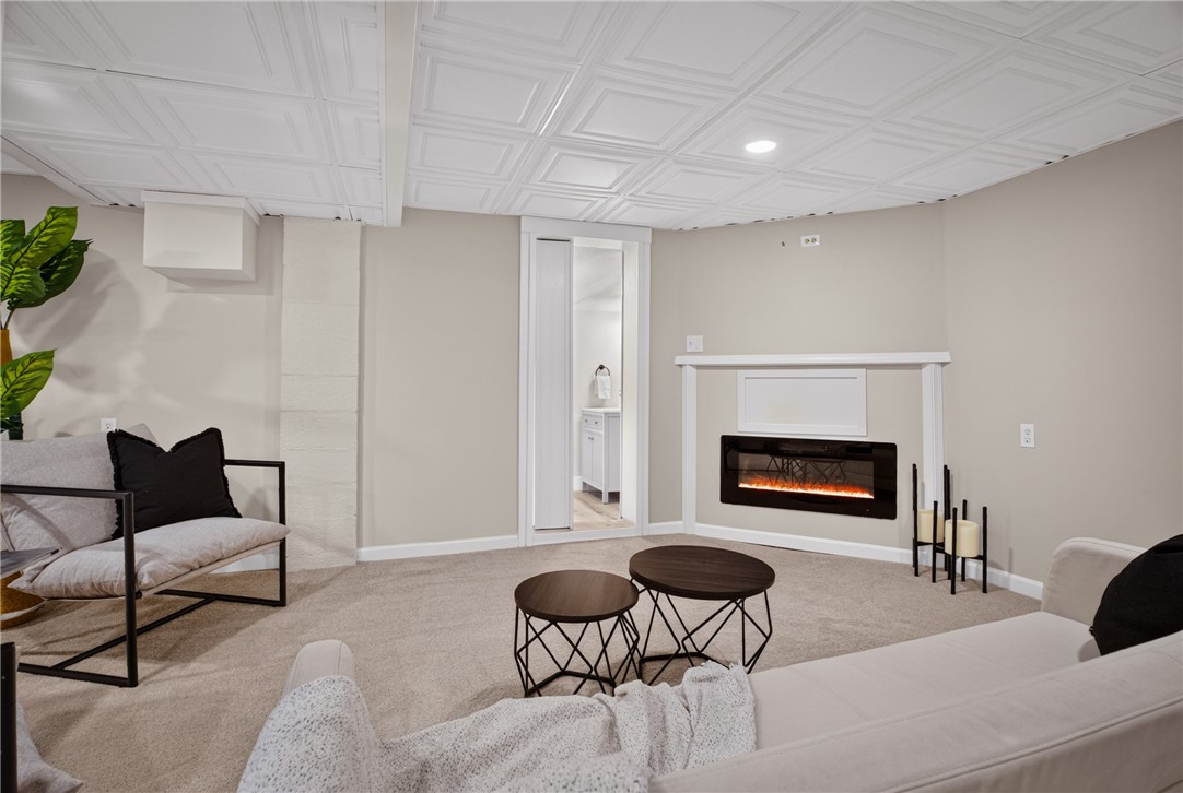 623 Hall Ave