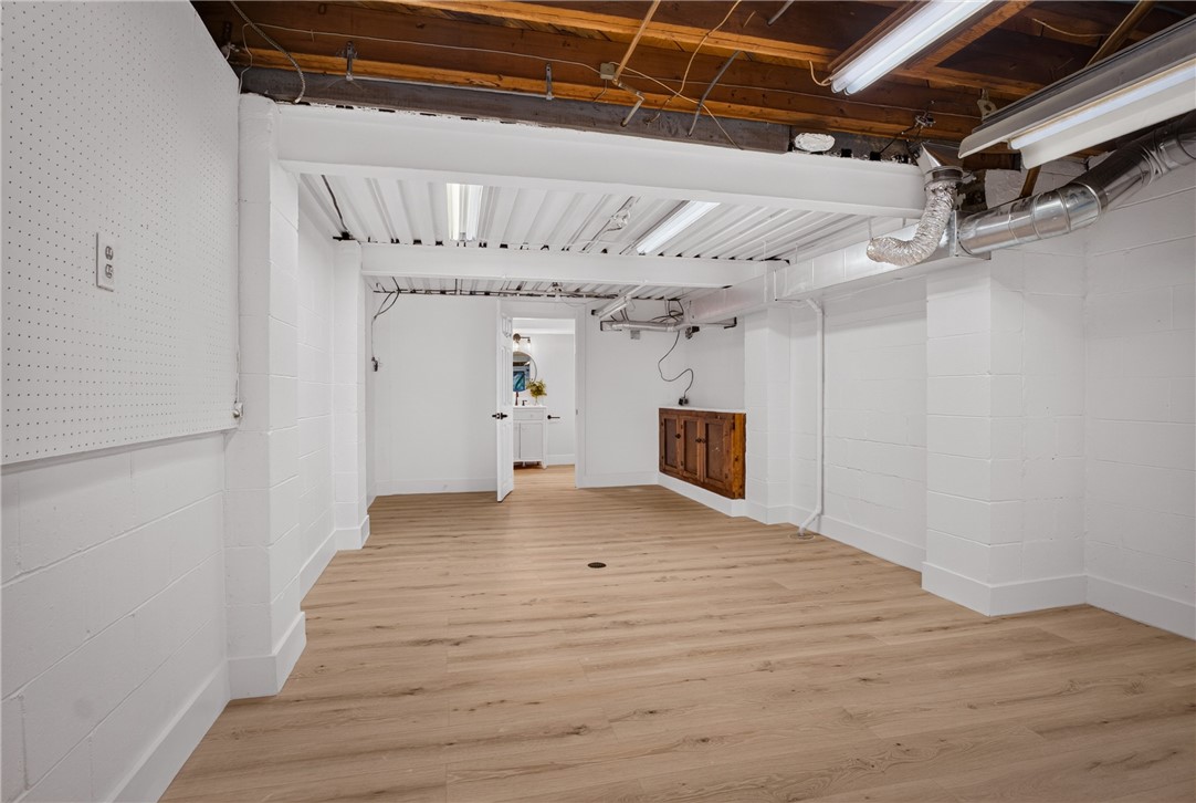 623 Hall Ave