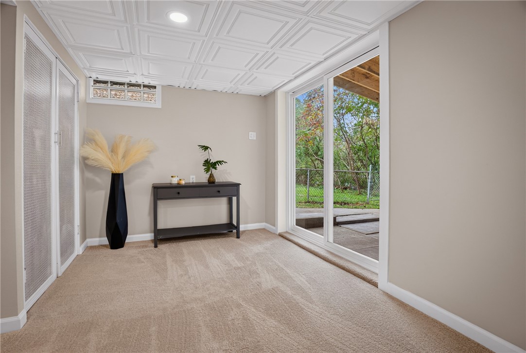 623 Hall Ave