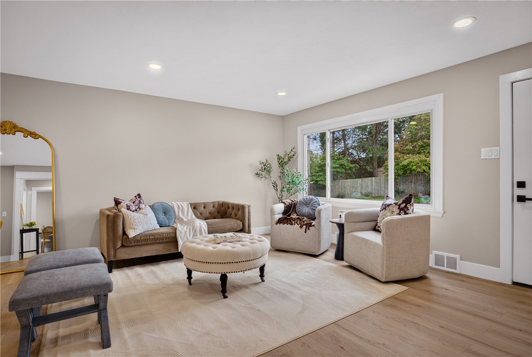 623 Hall Ave