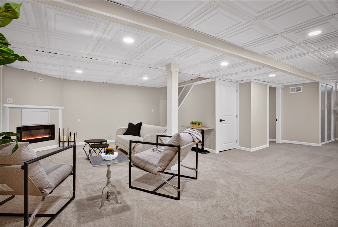 623 Hall Ave