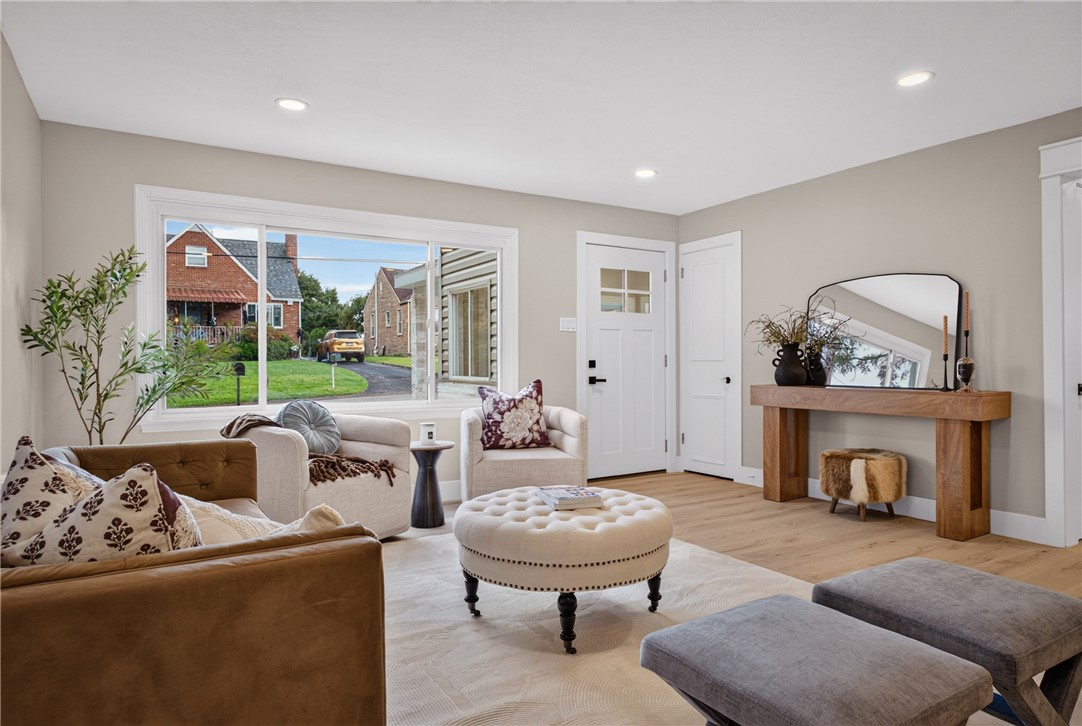 623 Hall Ave