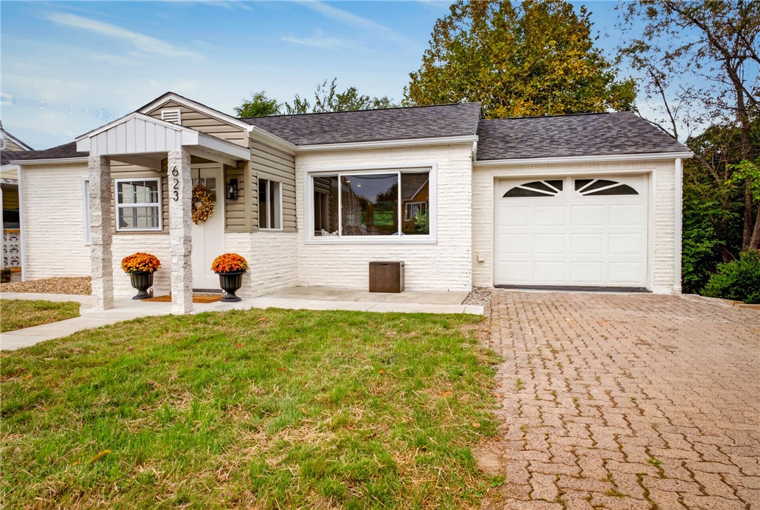 623 Hall Ave