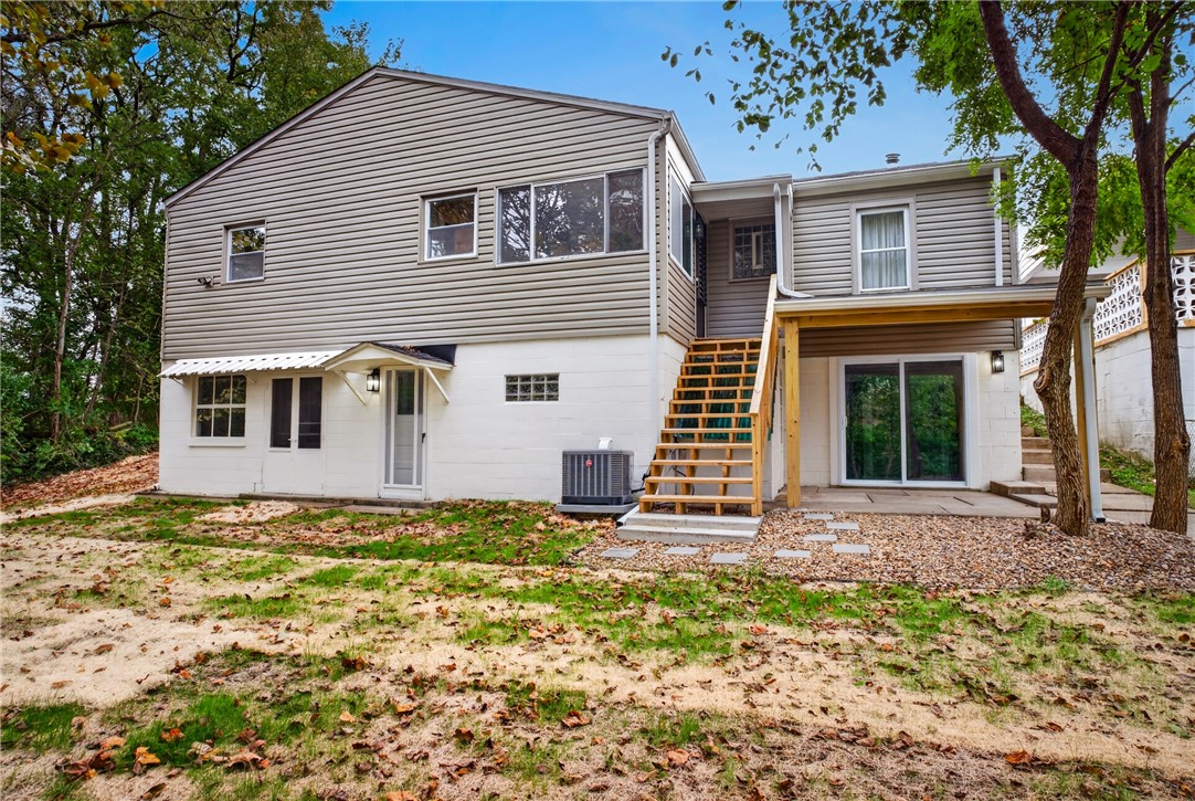 623 Hall Ave