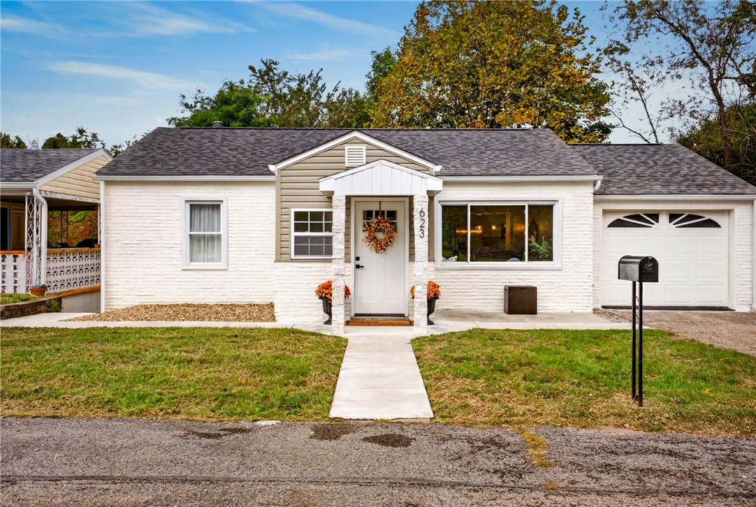 623 Hall Ave