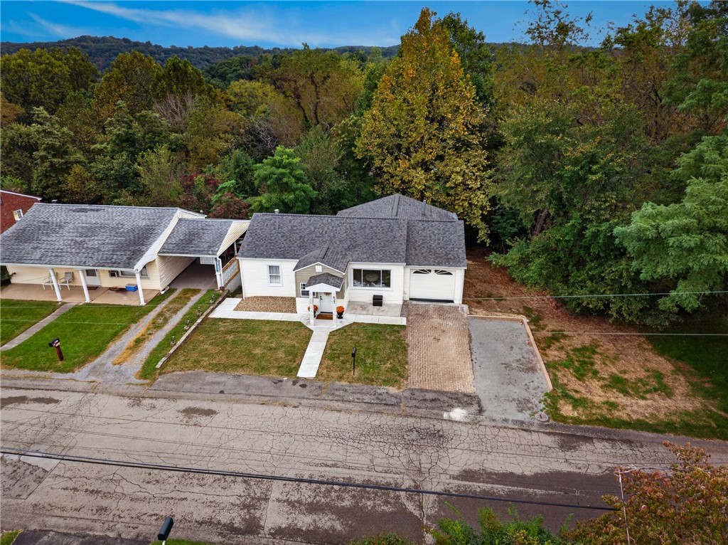 623 Hall Ave