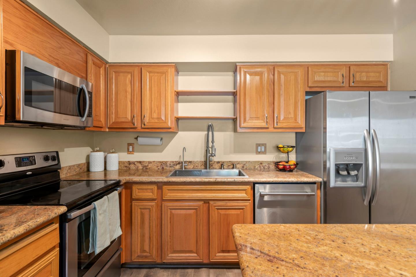 5516 Sean CIR 44