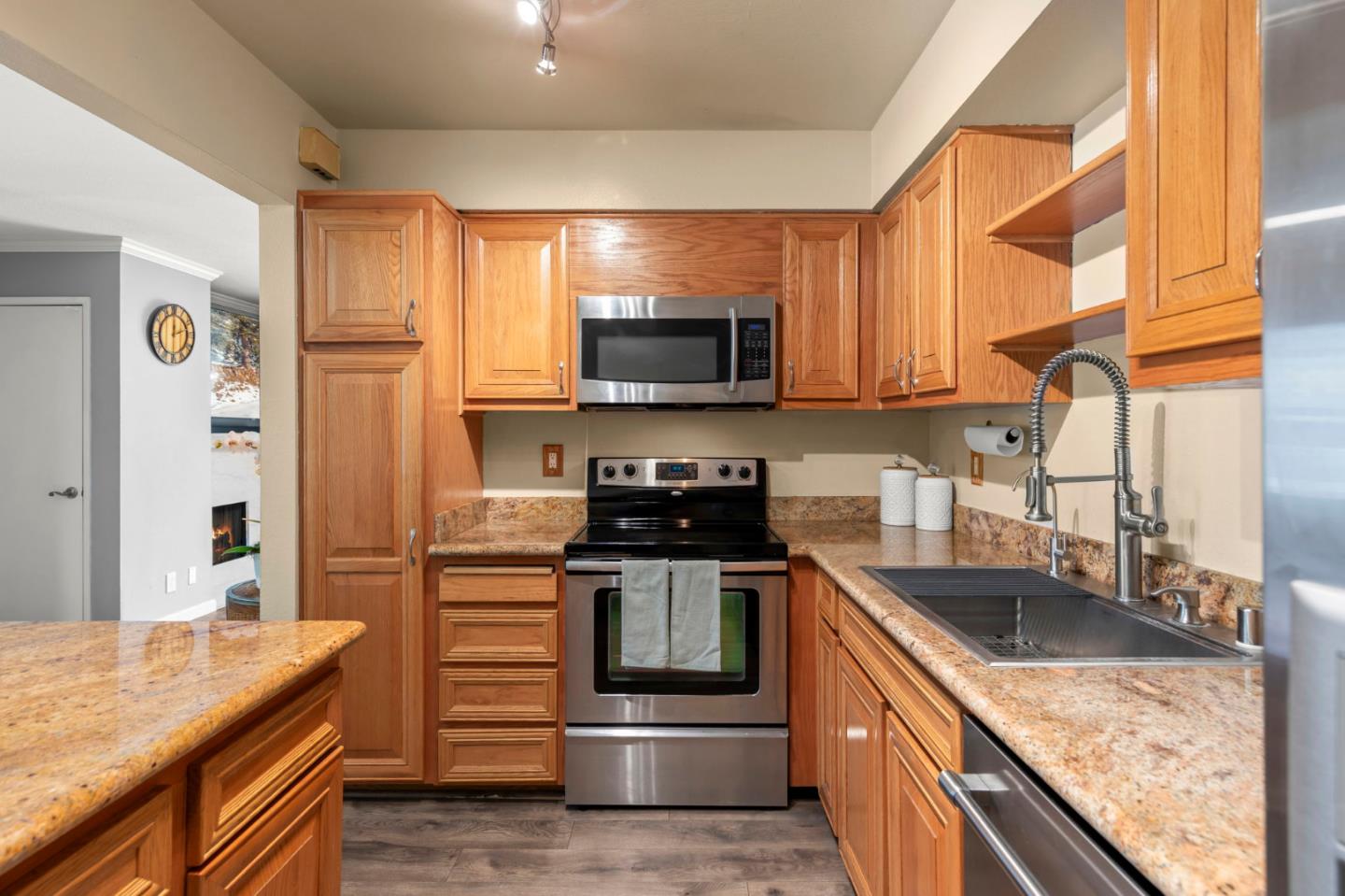 5516 Sean CIR 44