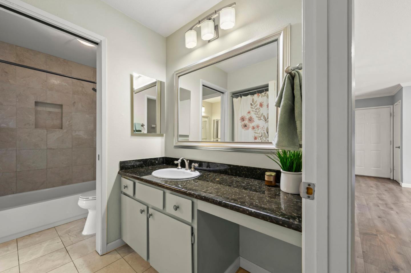 5516 Sean CIR 44
