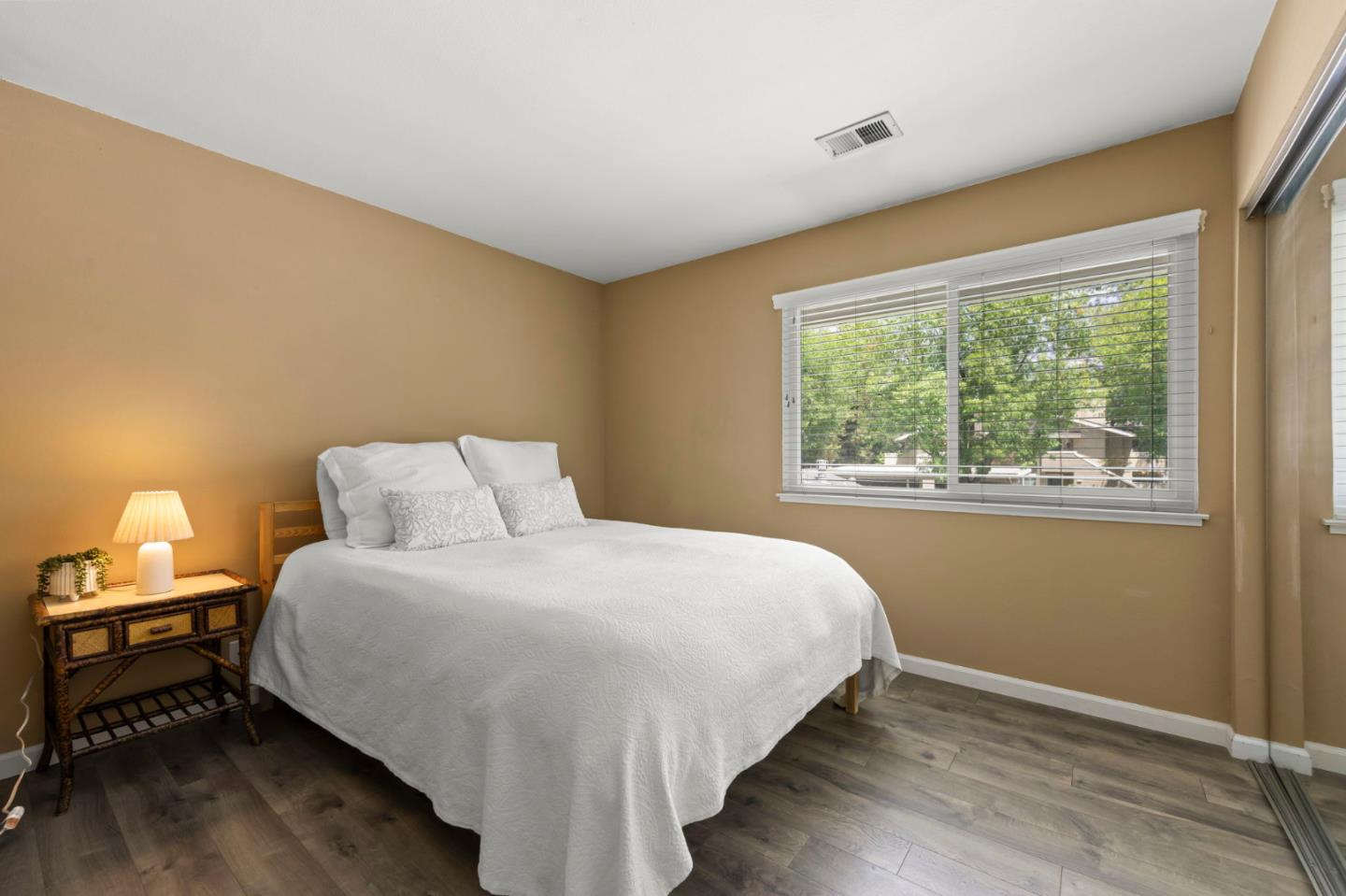 5516 Sean CIR 44