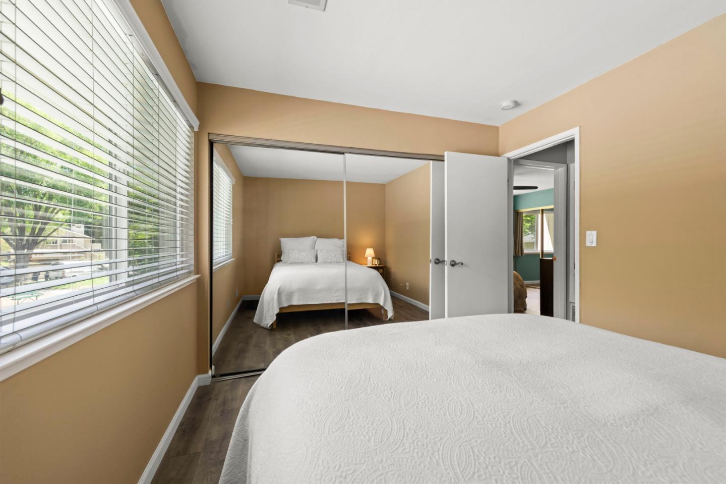 5516 Sean CIR 44