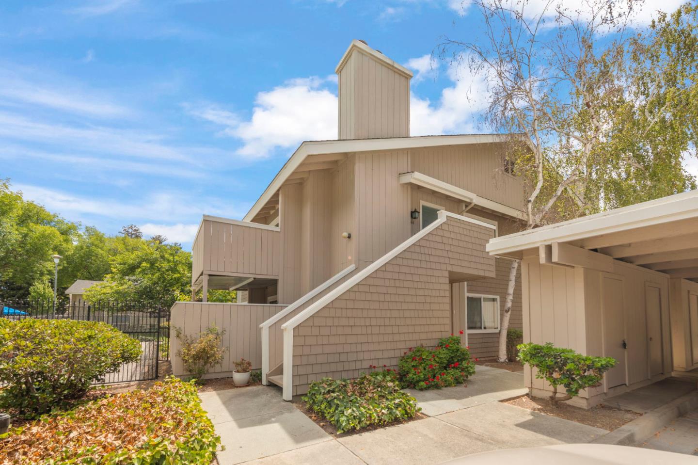 5516 Sean CIR 44