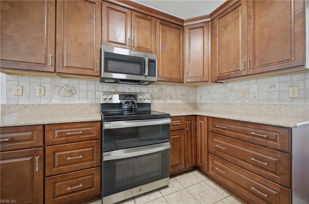831 Holbrook DR