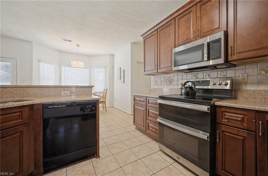 831 Holbrook DR