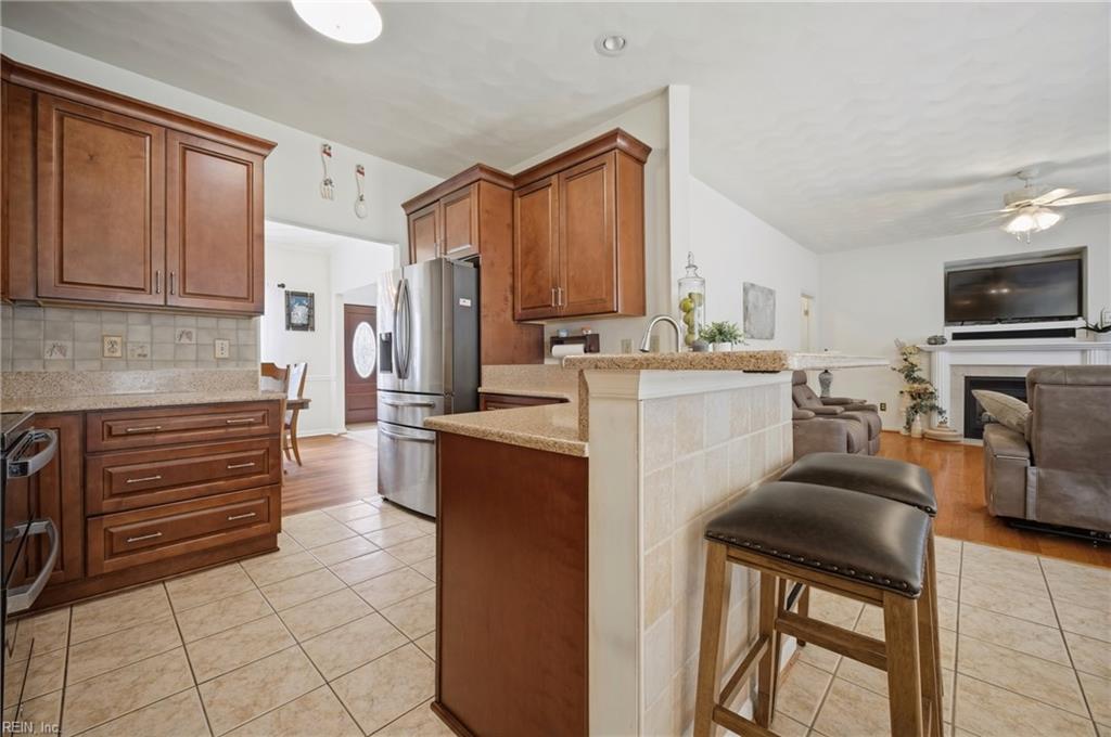 831 Holbrook DR