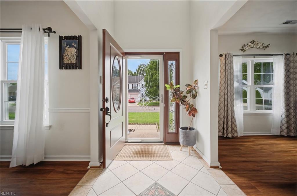 831 Holbrook DR
