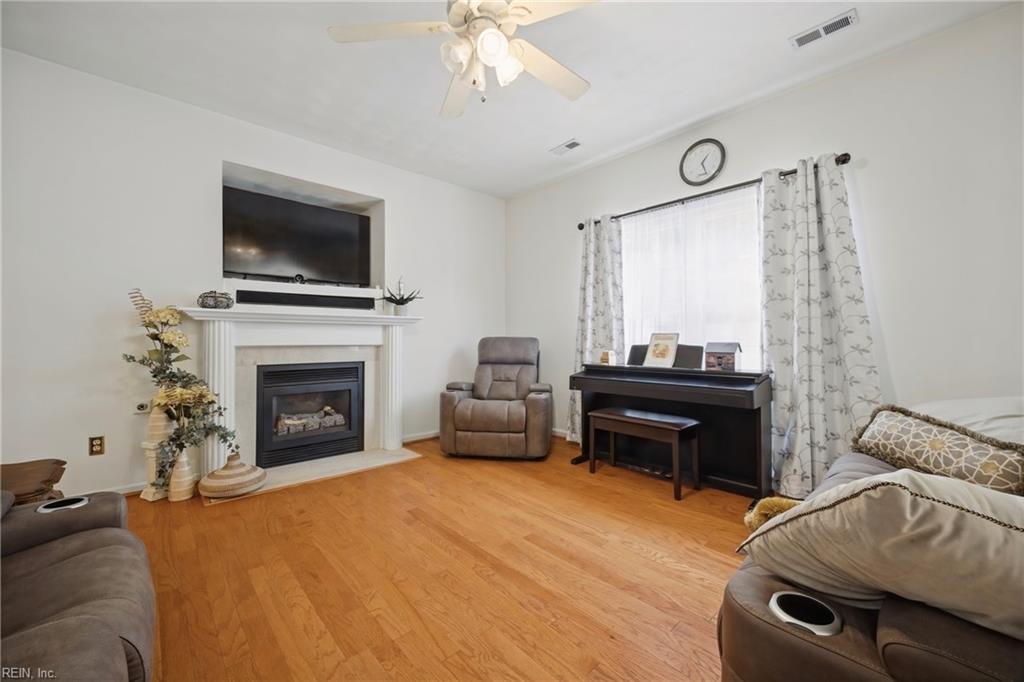 831 Holbrook DR
