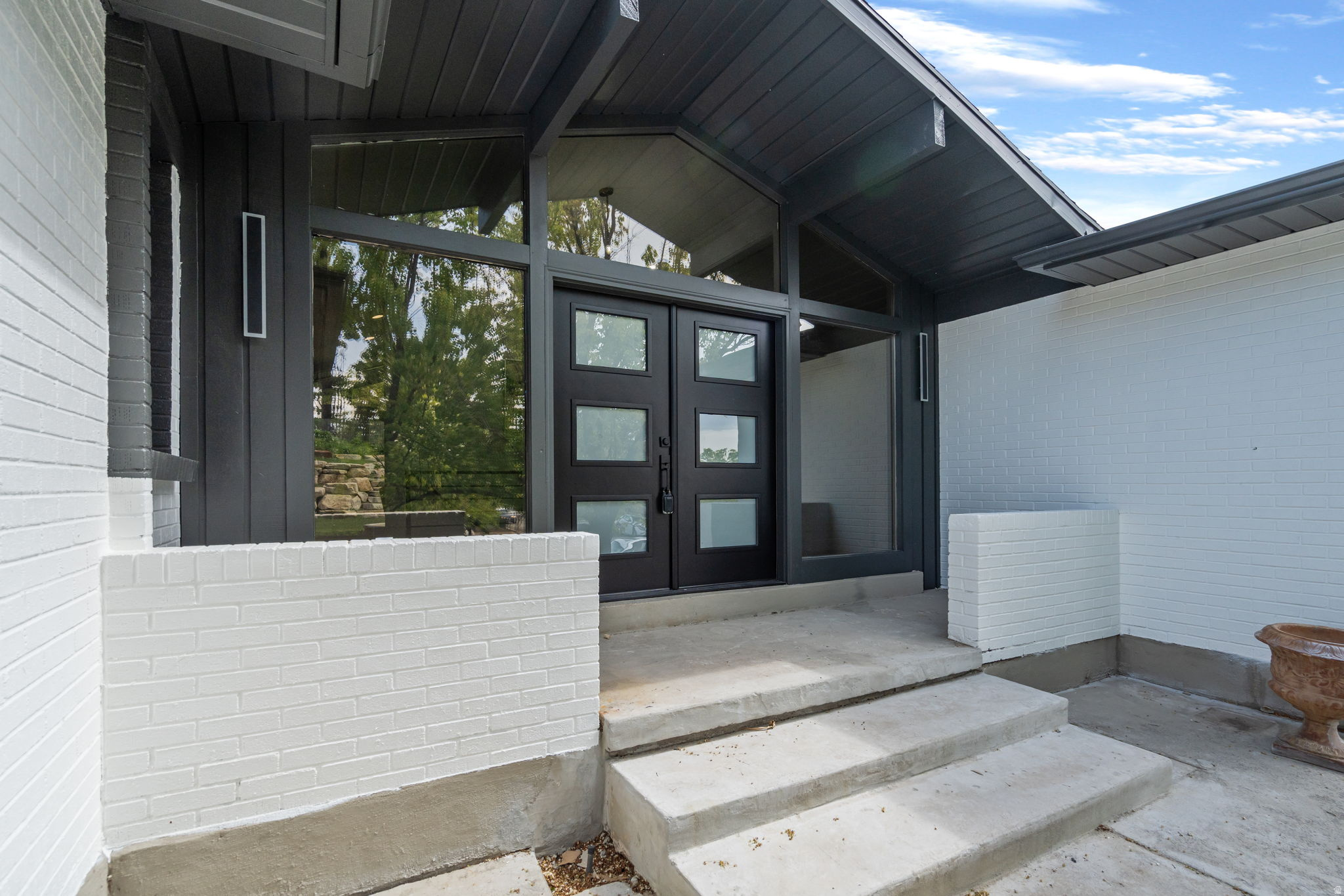 2234 E WILLOW BROOK WAY