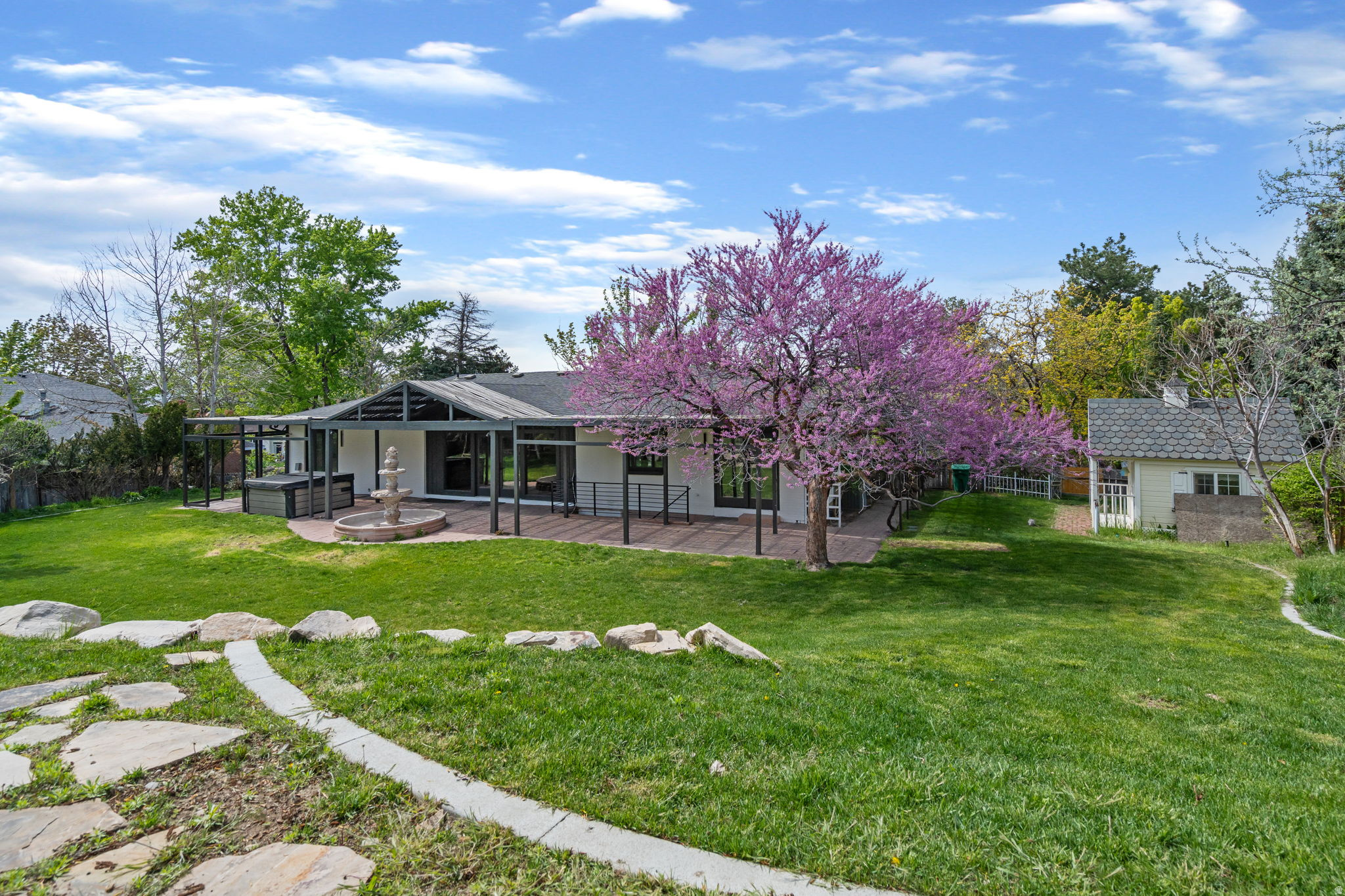 2234 E WILLOW BROOK WAY