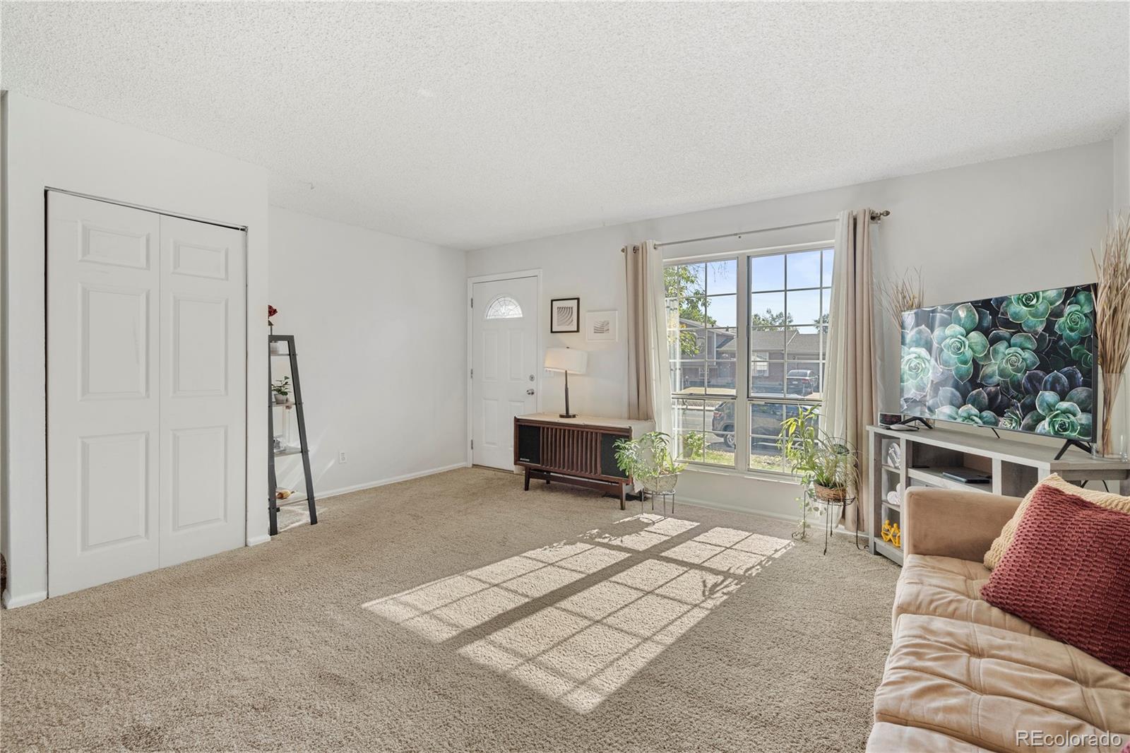 1673 S Quintero Way