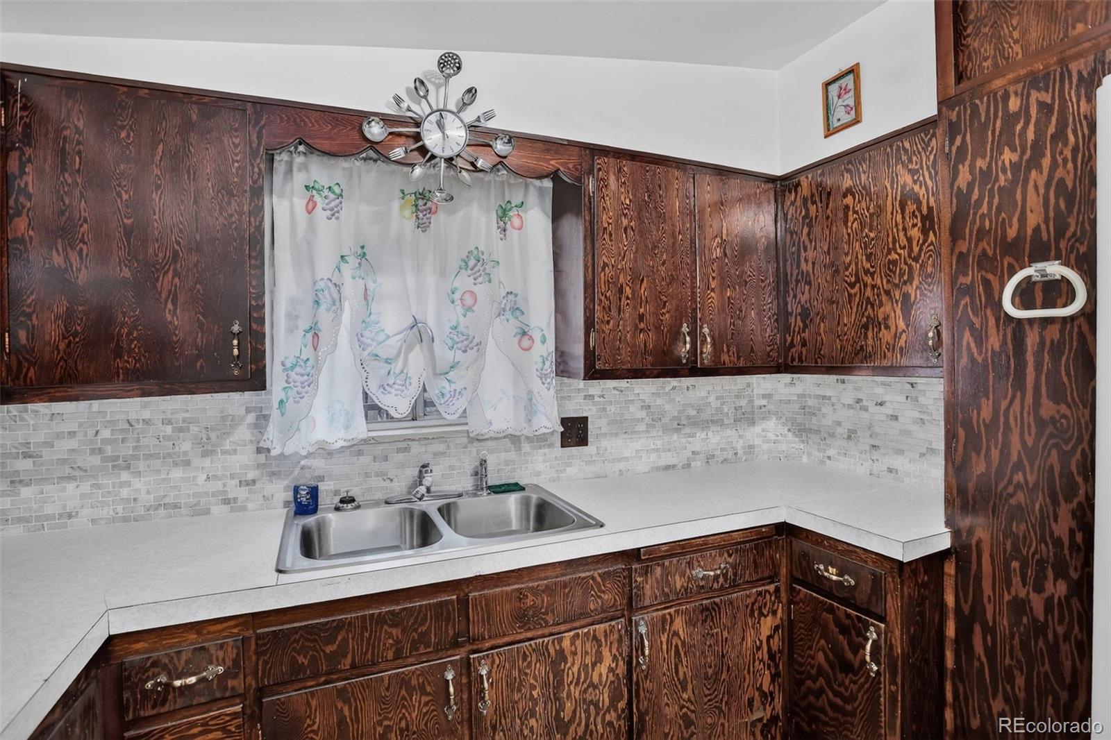 916 W 9th Avenue