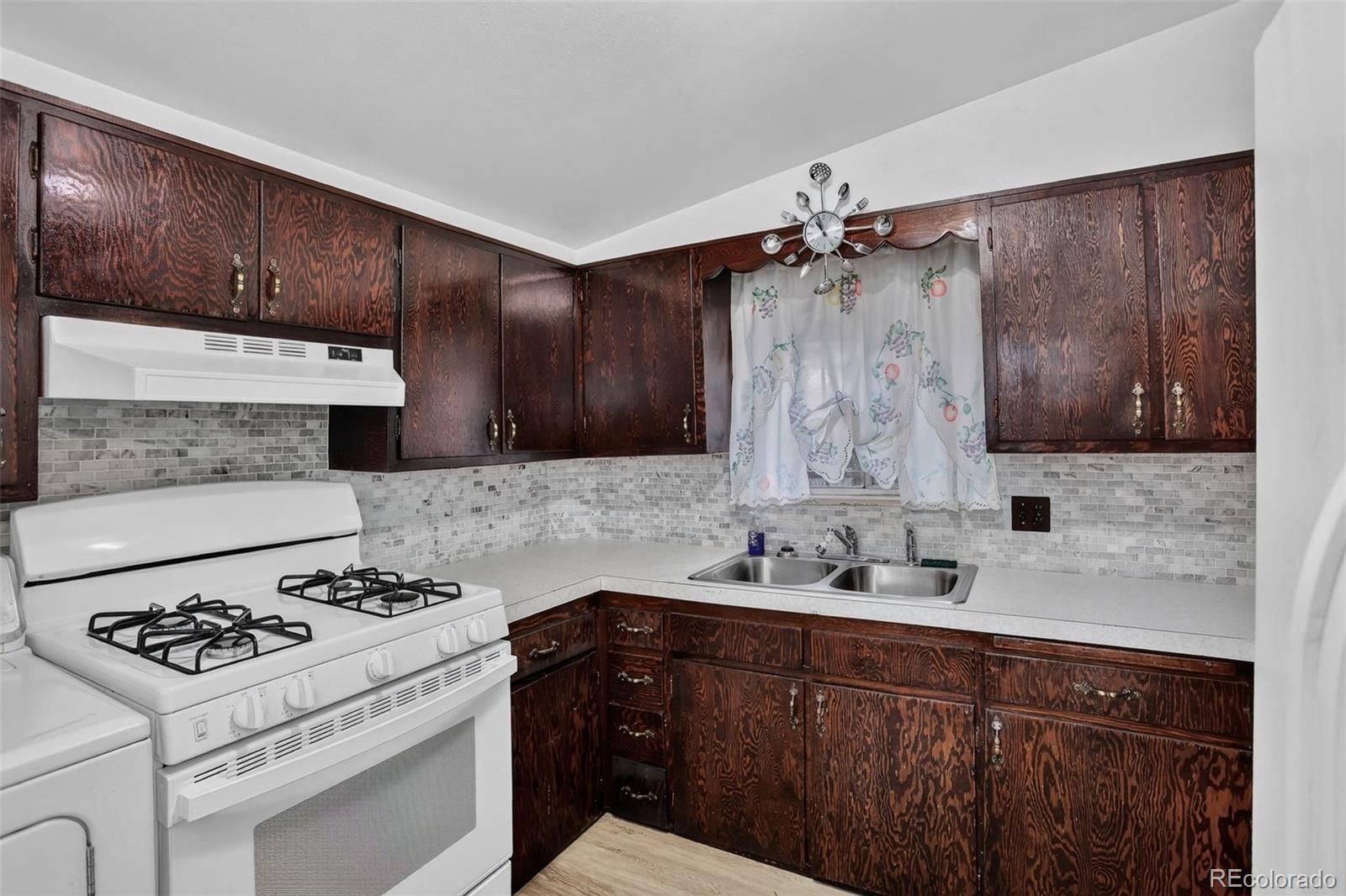 916 W 9th Avenue
