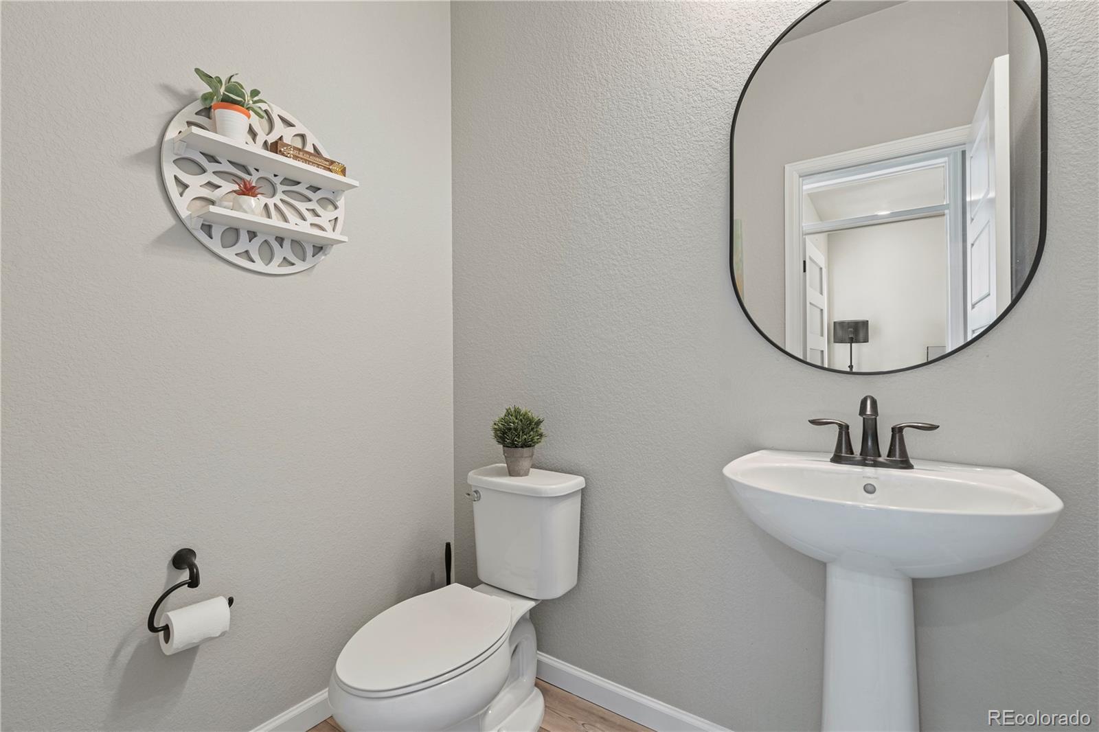 7153 S Waterloo Way