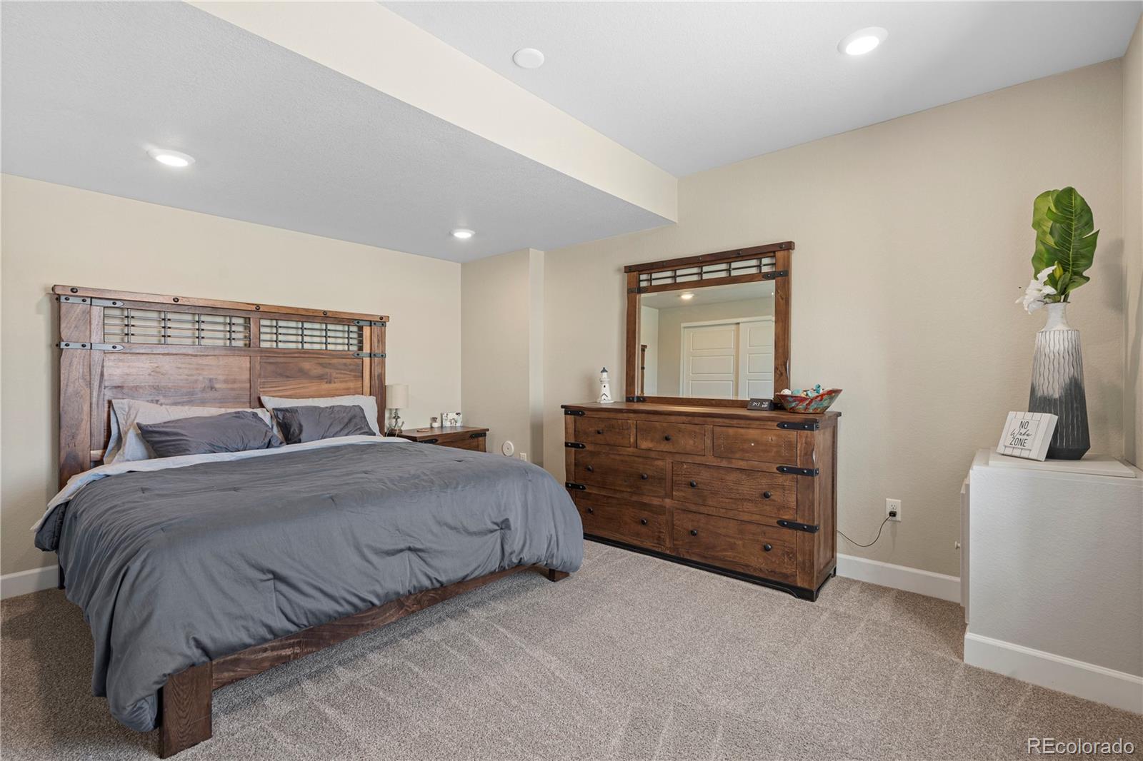 7153 S Waterloo Way