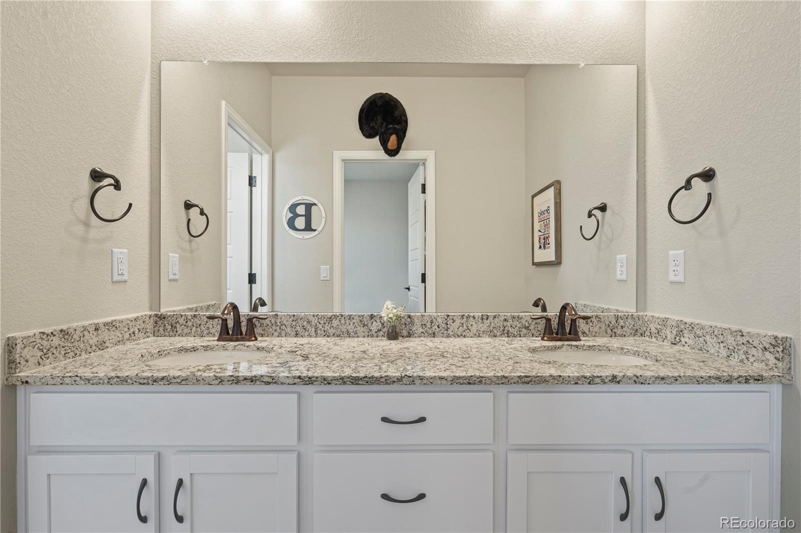 7153 S Waterloo Way