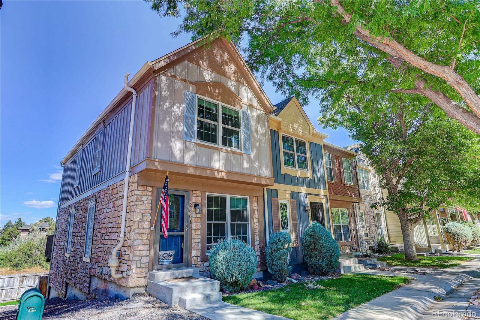 2561 E Nichols Circle