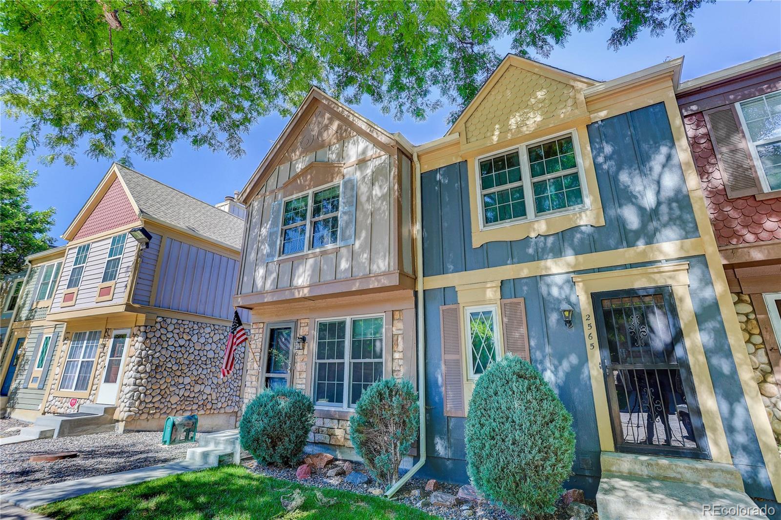 2561 E Nichols Circle