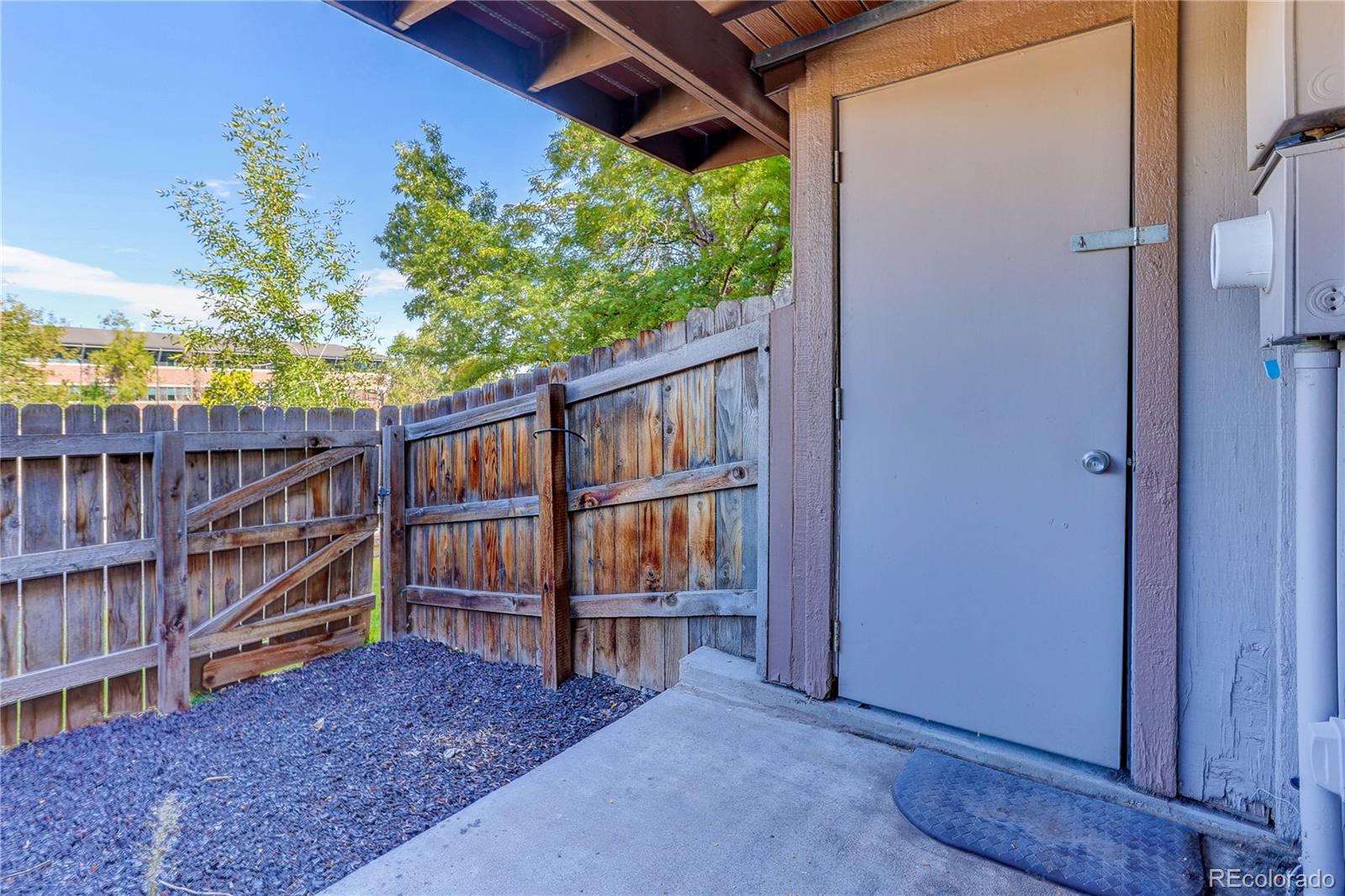 2561 E Nichols Circle