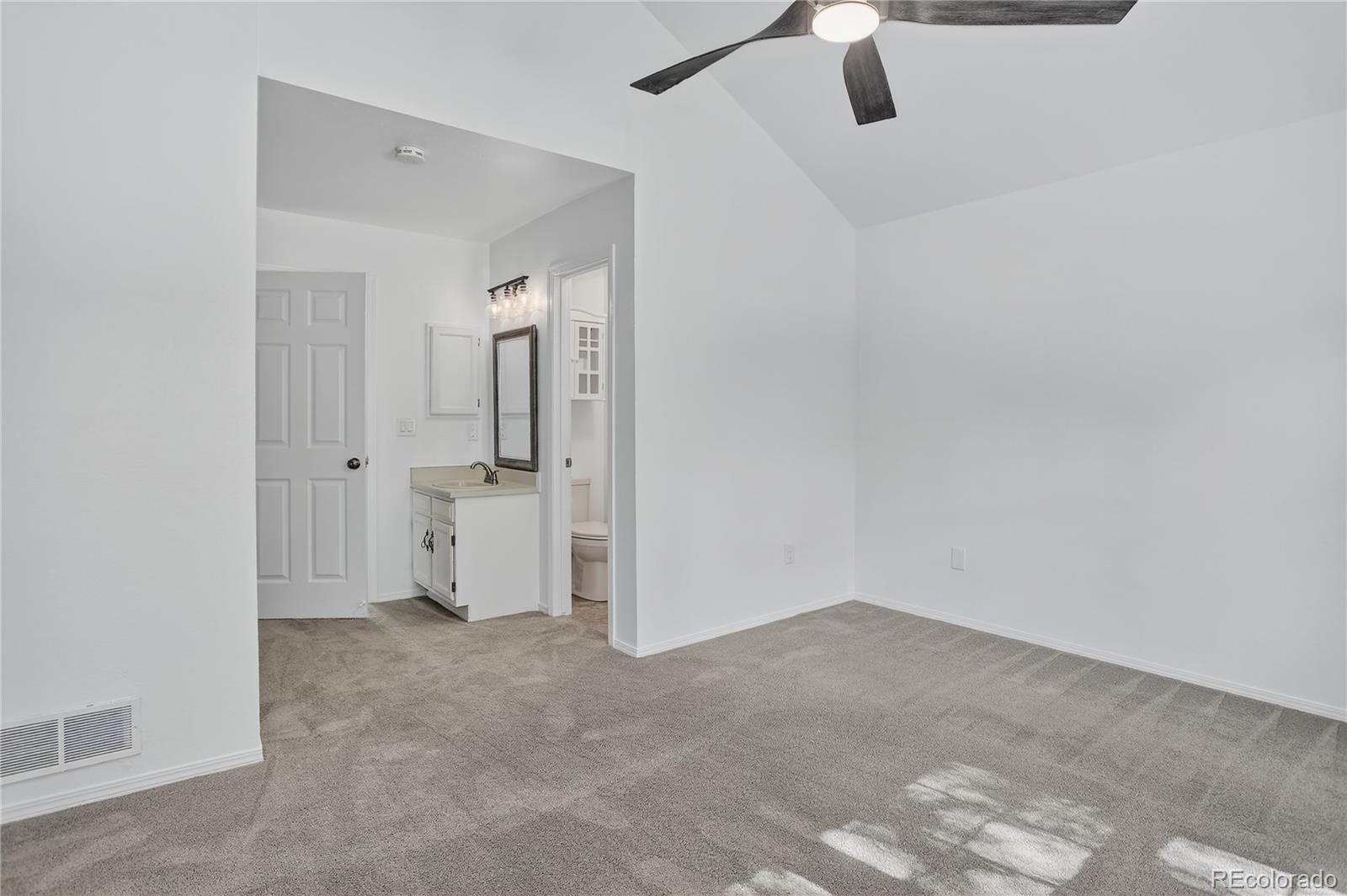 2561 E Nichols Circle