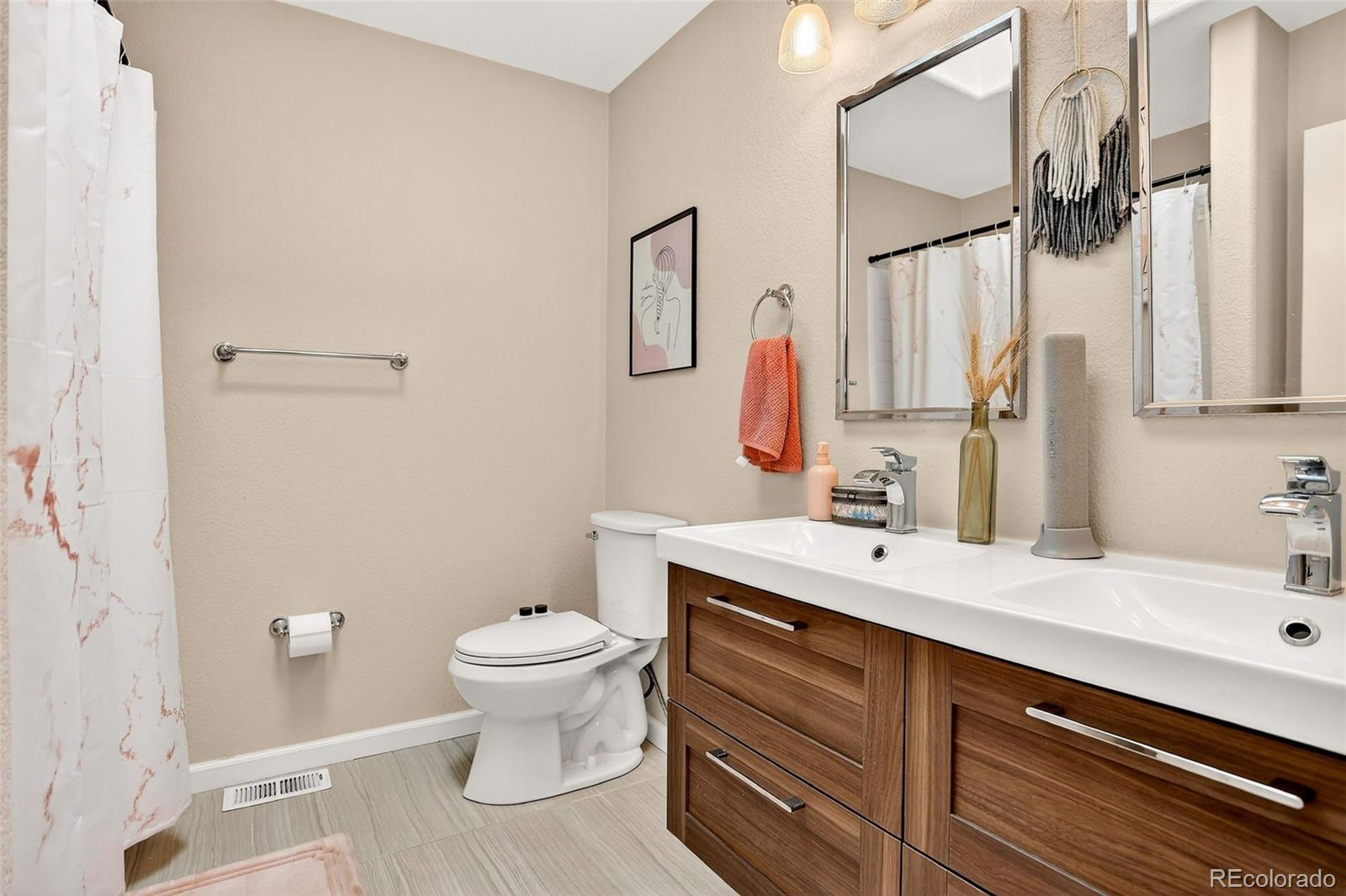 5491 S Versailles Street