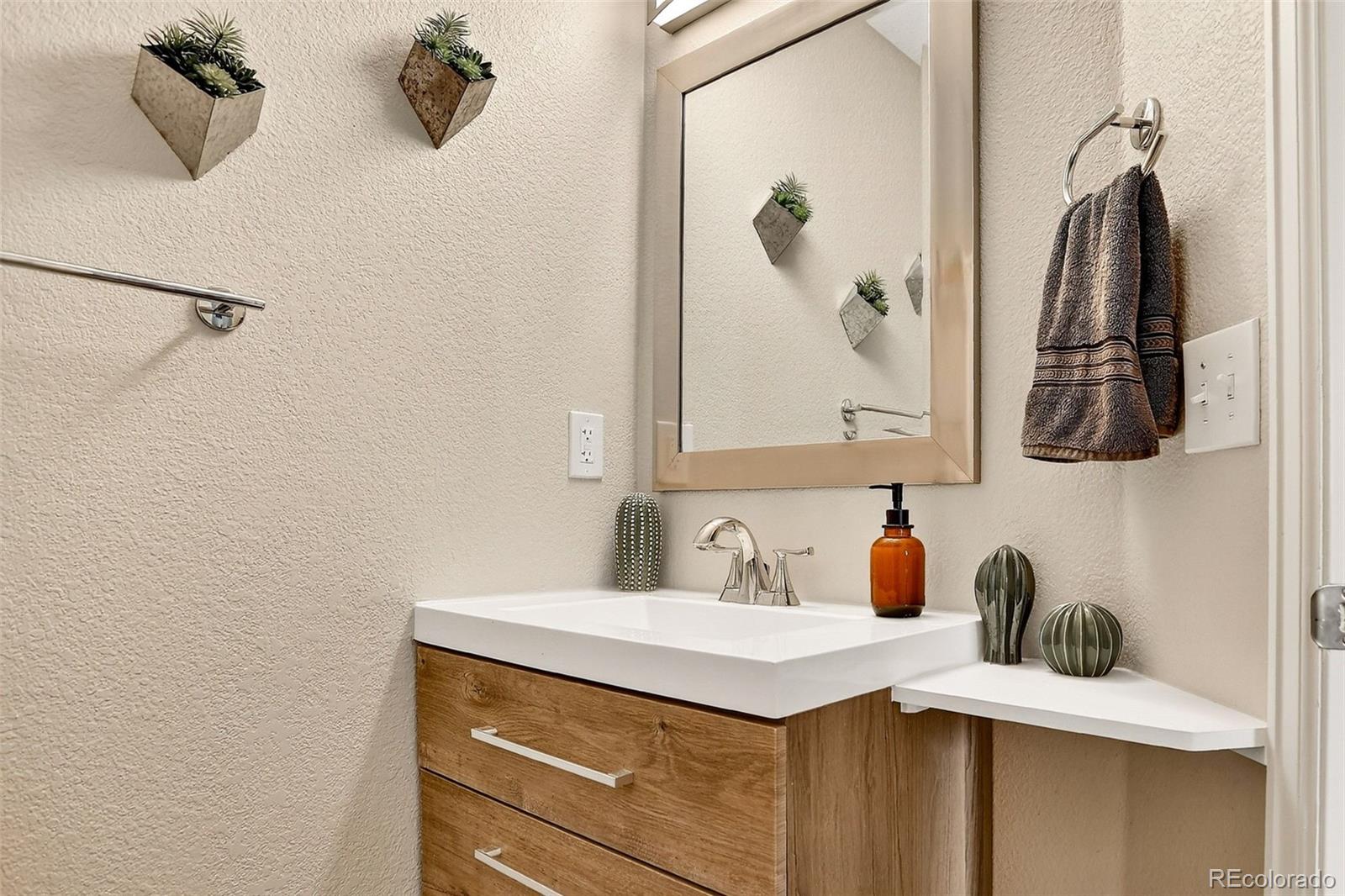 5491 S Versailles Street