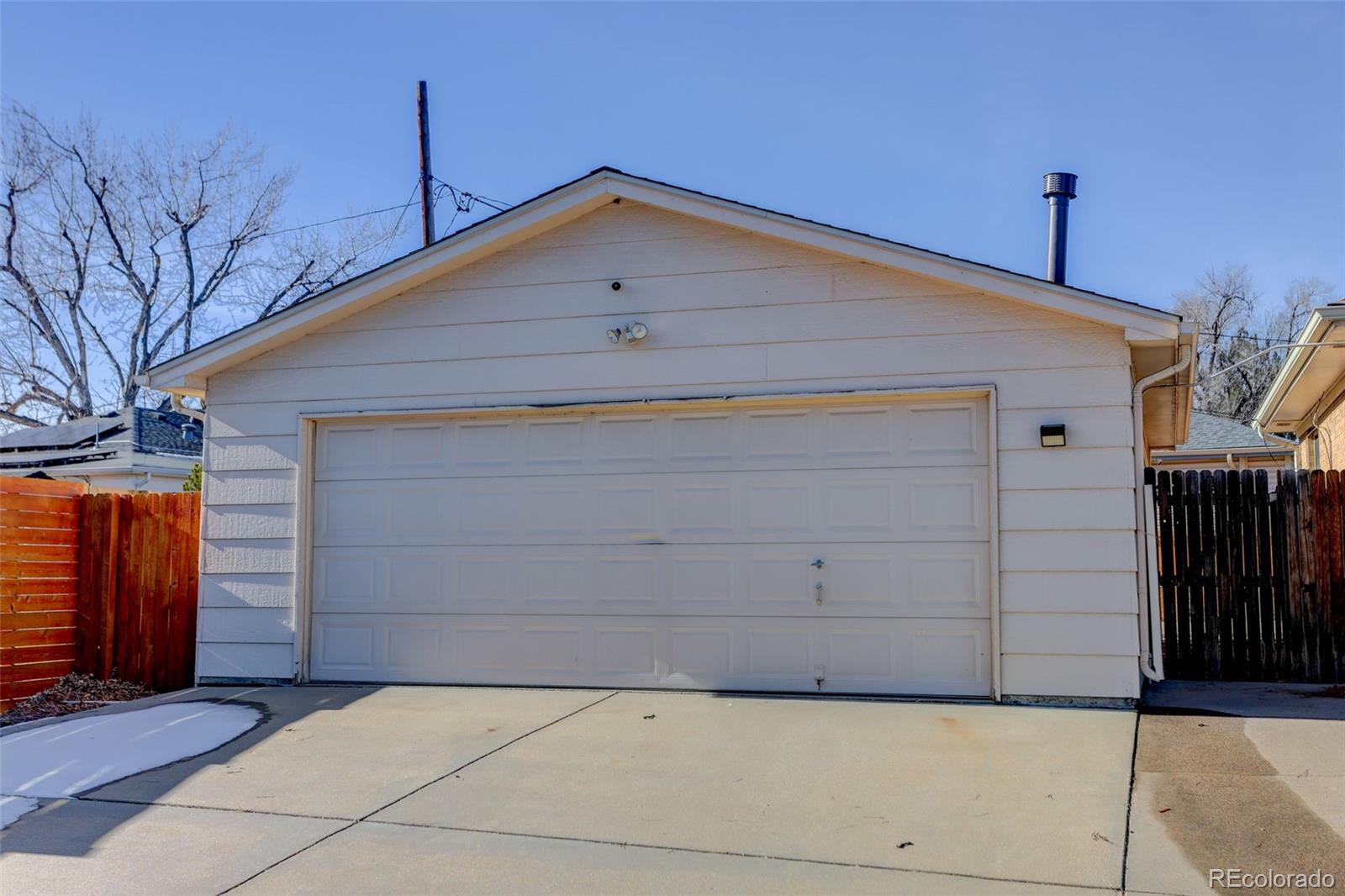 1502 E 110th Place