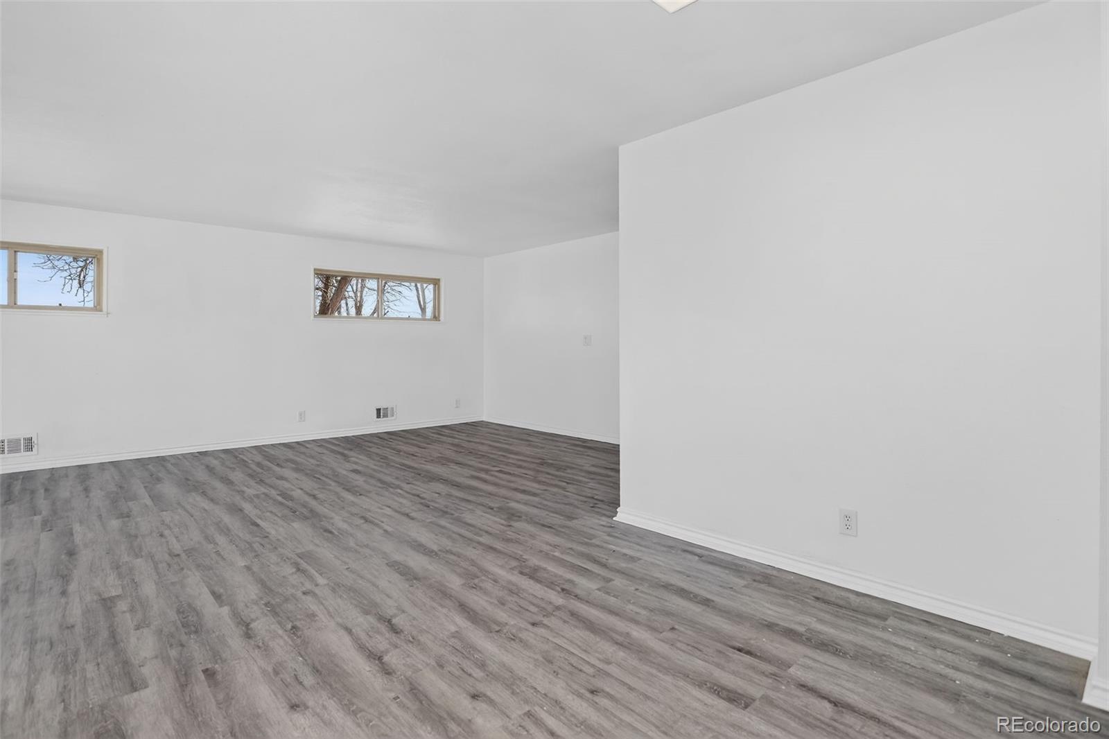 1502 E 110th Place