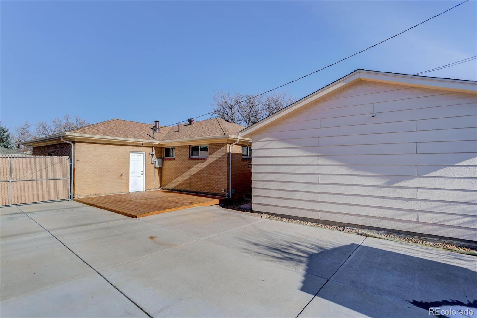 1502 E 110th Place
