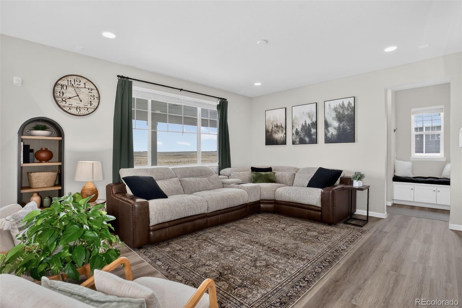 166 S Waterloo Street