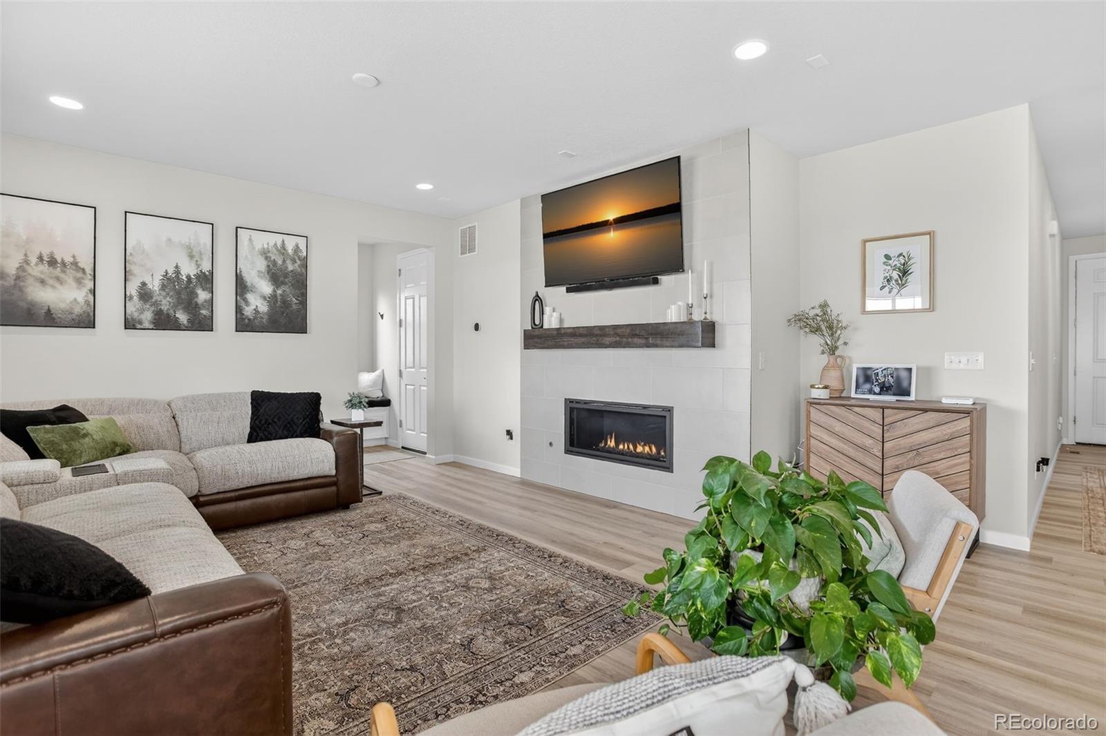 166 S Waterloo Street