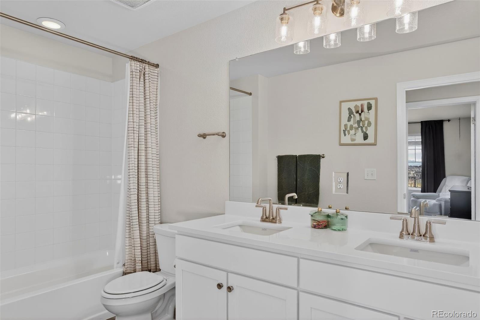 166 S Waterloo Street