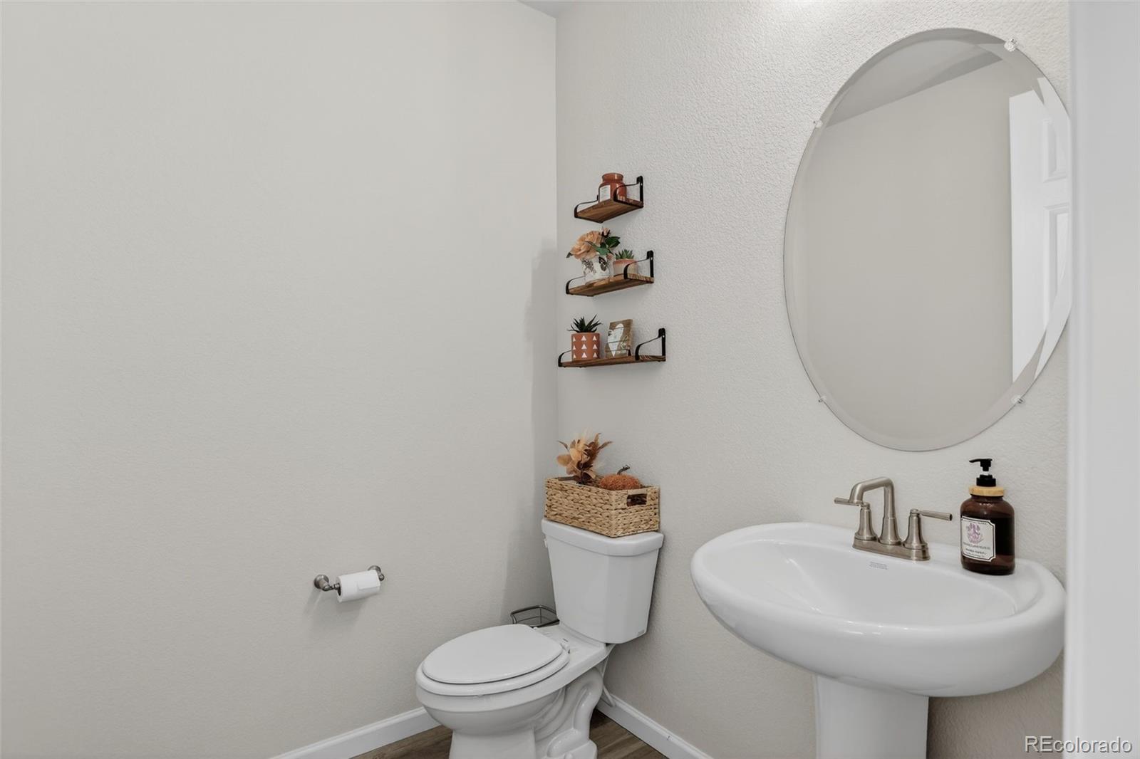 166 S Waterloo Street