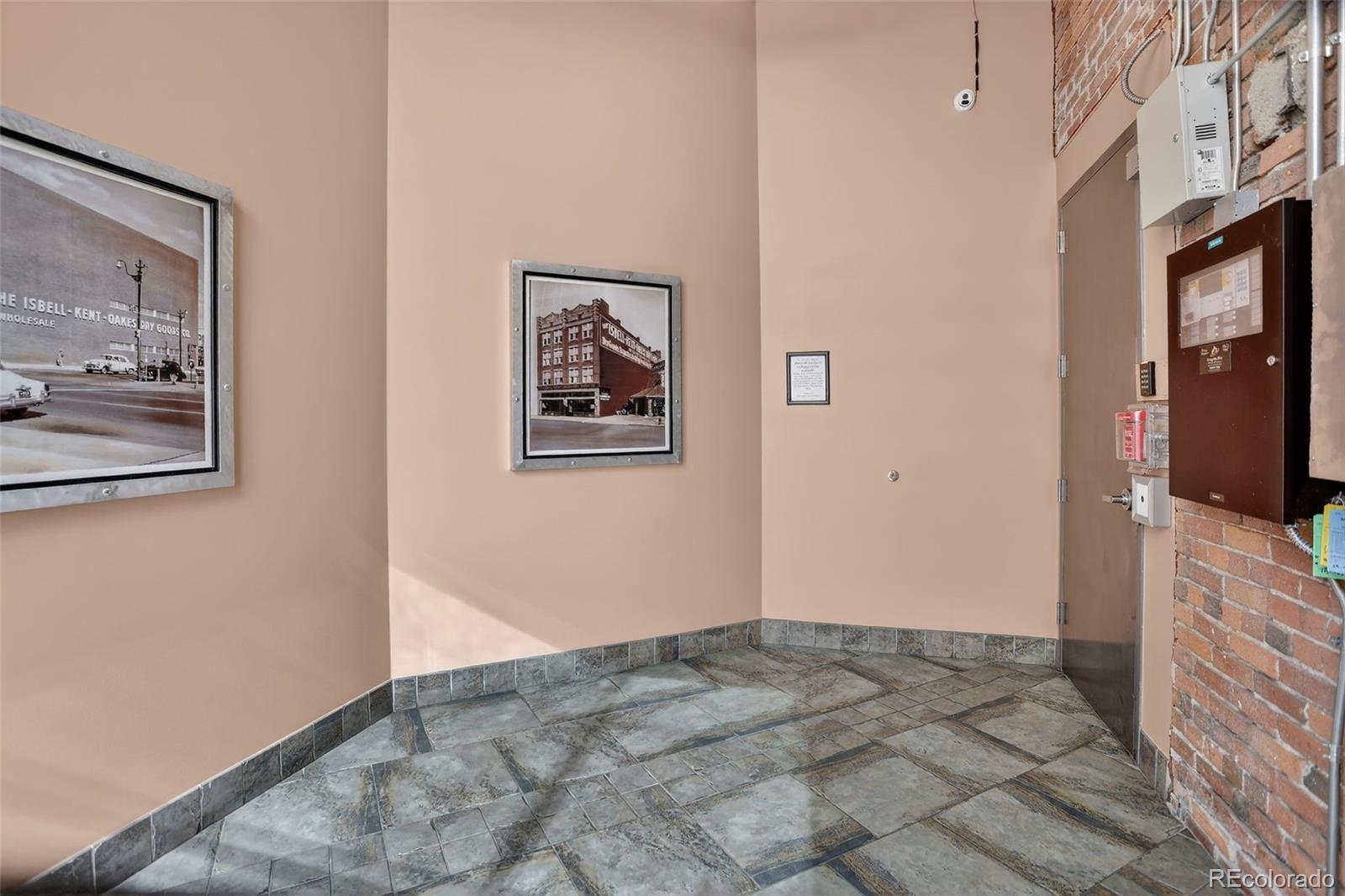 1800 Lawrence Street Unit: 207